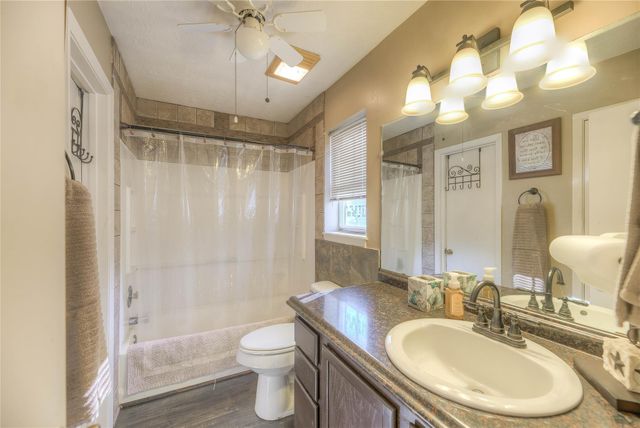 300 L Green Road, Cleveland, TX 77328