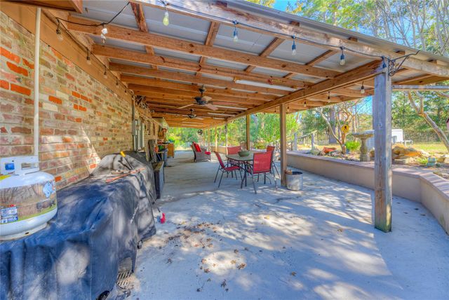 300 L Green Road, Cleveland, TX 77328