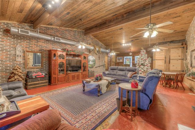 300 L Green Road, Cleveland, TX 77328