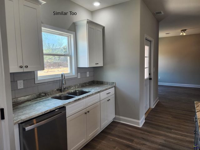 300 Beau Claire Circle, Byron, GA 31008