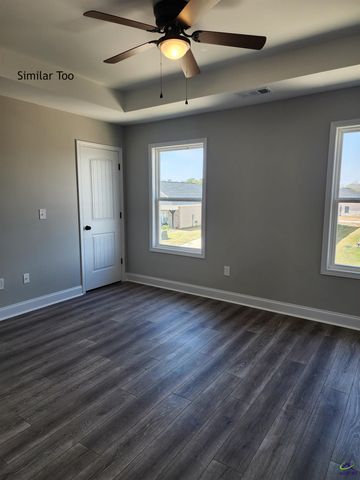 300 Beau Claire Circle, Byron, GA 31008