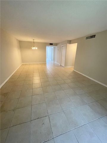 197 Lakeview Drive 202, Weston, FL 33326