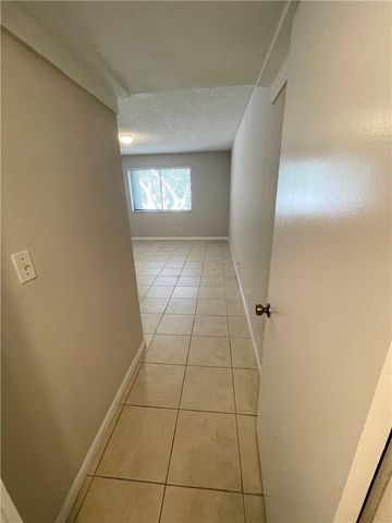 197 Lakeview Drive 202, Weston, FL 33326