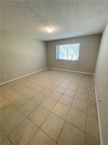 197 Lakeview Drive 202, Weston, FL 33326