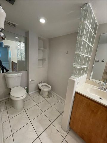 197 Lakeview Drive 202, Weston, FL 33326