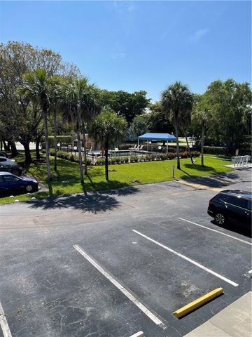 197 Lakeview Drive 202, Weston, FL 33326