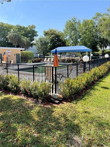 197 Lakeview Drive 202, Weston, FL 33326