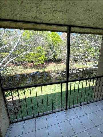 197 Lakeview Drive 202, Weston, FL 33326