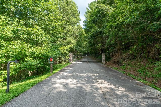 565 Pine Cone Trail, Marshall, NC 28753