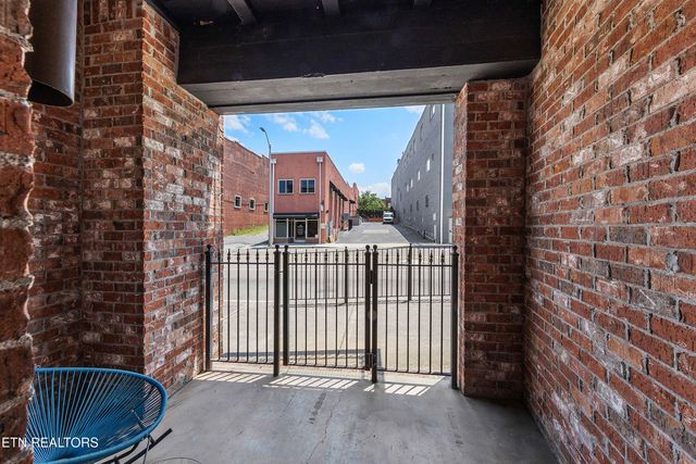 135 E Harper Ave, Maryville, TN 37804