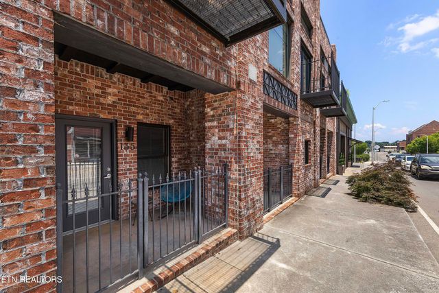 135 E Harper Ave, Maryville, TN 37804