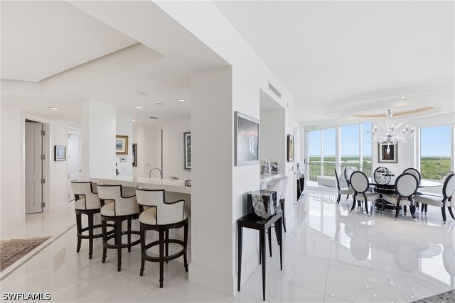 13675 Vanderbilt DR 810, Naples, FL 34110