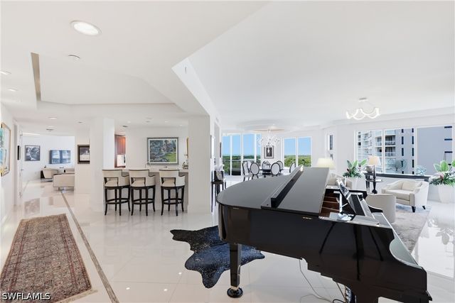13675 Vanderbilt DR 810, Naples, FL 34110