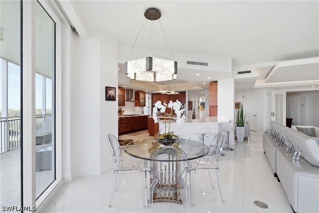 13675 Vanderbilt DR 810, Naples, FL 34110