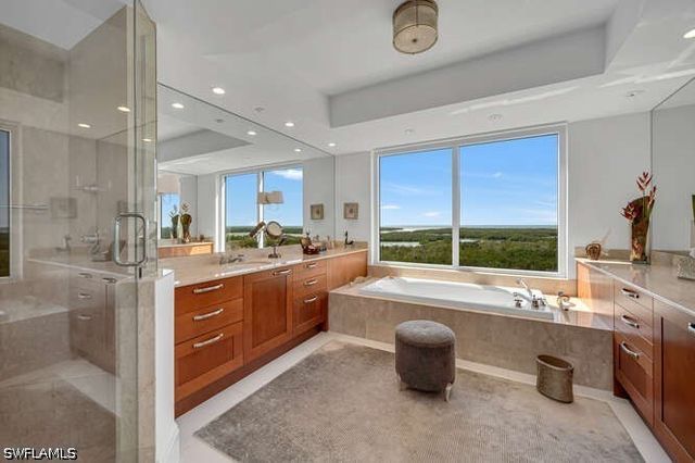 13675 Vanderbilt DR 810, Naples, FL 34110