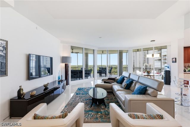 13675 Vanderbilt DR 810, Naples, FL 34110