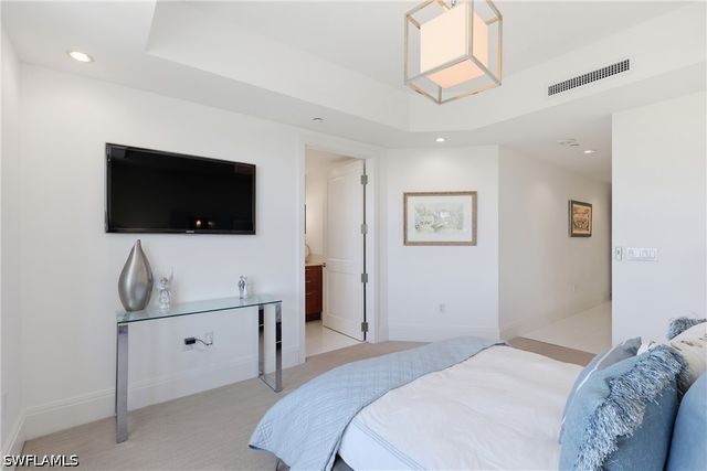 13675 Vanderbilt DR 810, Naples, FL 34110