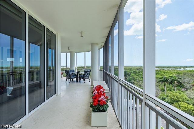 13675 Vanderbilt DR 810, Naples, FL 34110