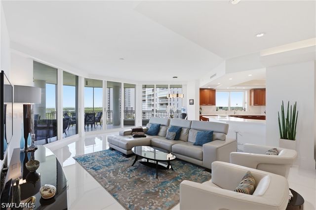 13675 Vanderbilt DR 810, Naples, FL 34110