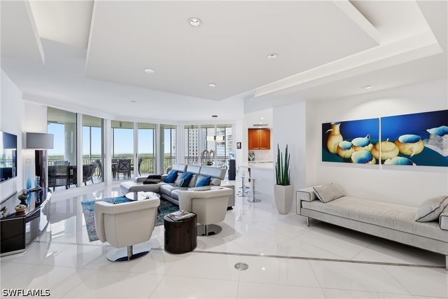 13675 Vanderbilt DR 810, Naples, FL 34110
