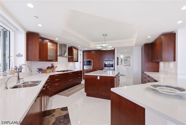 13675 Vanderbilt DR 810, Naples, FL 34110