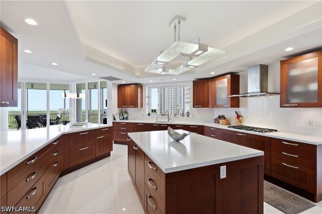 13675 Vanderbilt DR 810, Naples, FL 34110