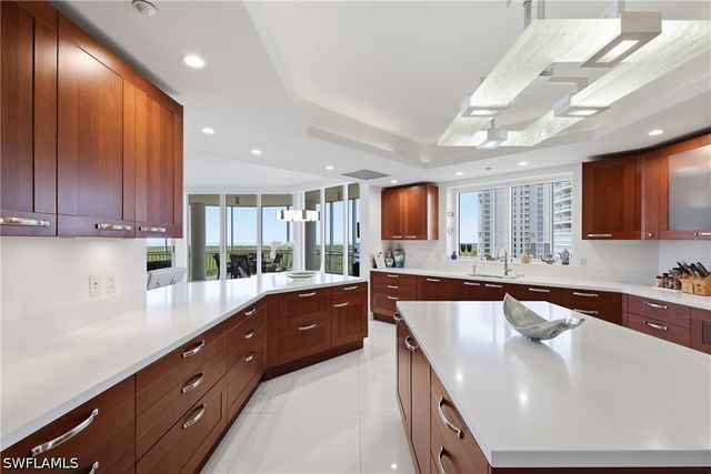 13675 Vanderbilt DR 810, Naples, FL 34110
