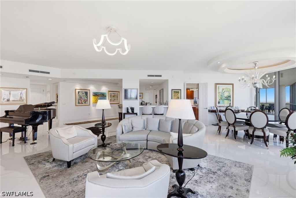 13675 Vanderbilt DR 810, Naples, FL 34110
