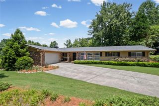 2730 Fontainebleau Drive, Dunwoody, GA 30360