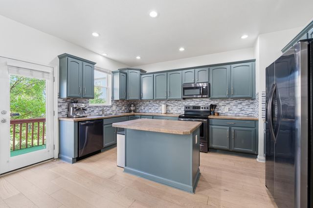 2842 Acarie Drive, Columbus, OH 43219
