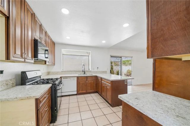 2320 W Sunrise Drive, Rialto, CA 92377