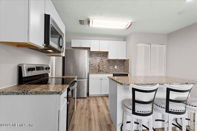 10964 BACALL Road W, Jacksonville, FL 32218