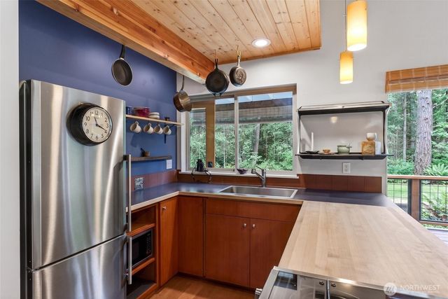 9615 Otso Point Road, Anderson Island, WA 98303