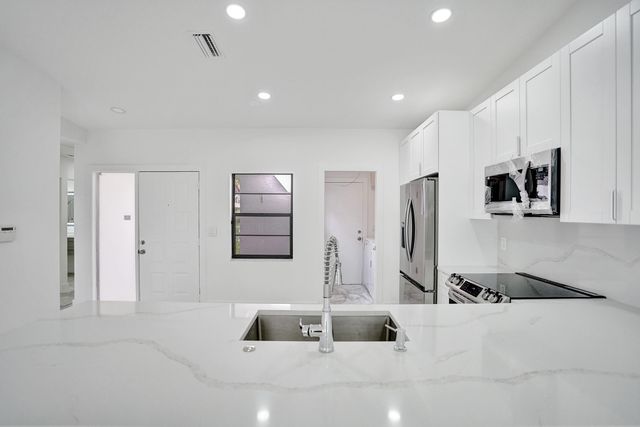 6128 KINGS GATE Circle B, Delray Beach, FL 33484