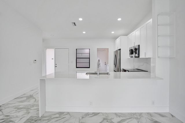 6128 KINGS GATE Circle B, Delray Beach, FL 33484