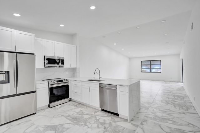 6128 KINGS GATE Circle B, Delray Beach, FL 33484