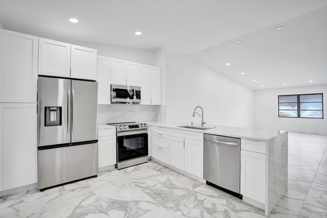 6128 KINGS GATE Circle B, Delray Beach, FL 33484