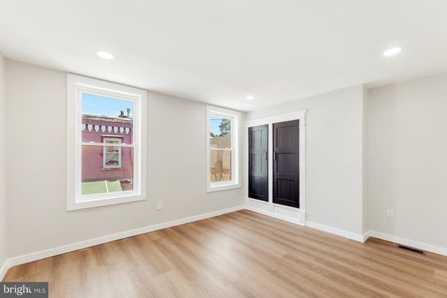 1736 N LECOUNT ST, Philadelphia, PA 19121