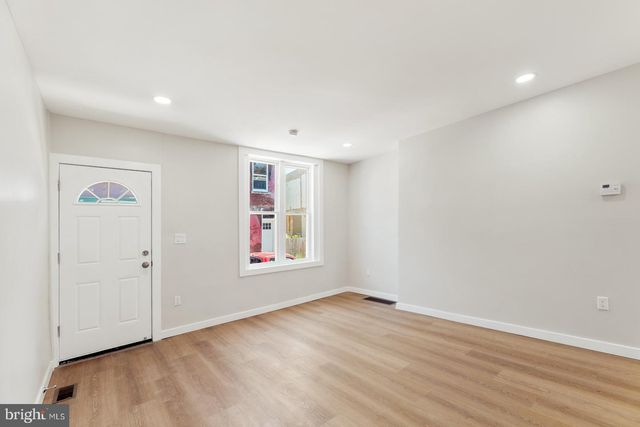 1736 N LECOUNT ST, Philadelphia, PA 19121