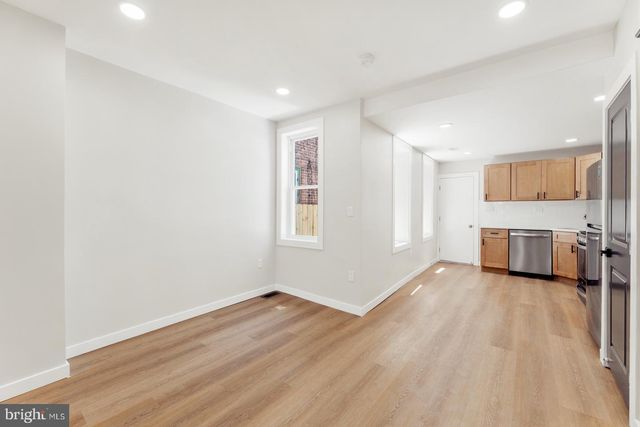 1736 N LECOUNT ST, Philadelphia, PA 19121