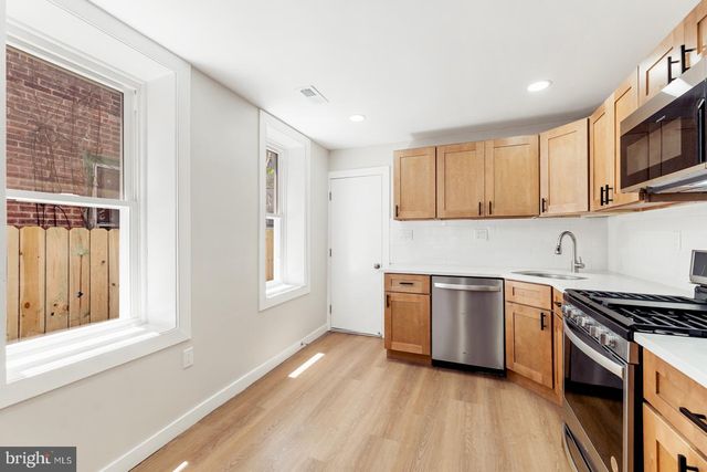1736 N LECOUNT ST, Philadelphia, PA 19121
