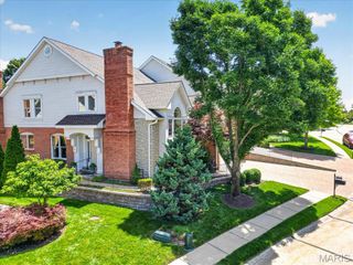 12427 Questover Manor Court, Creve Coeur, MO 63141