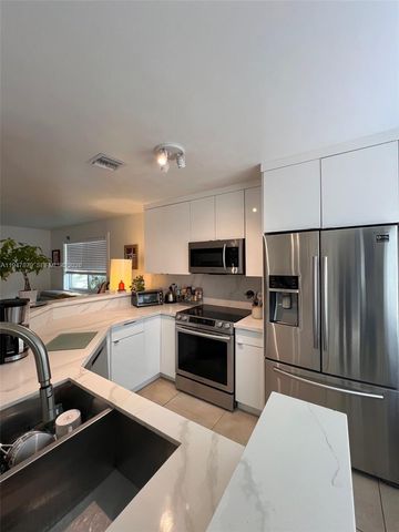 747 SW 6th St, Hallandale Beach, FL 33009