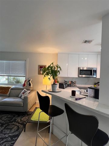 747 SW 6th St, Hallandale Beach, FL 33009