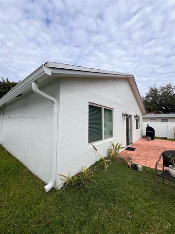 747 SW 6th St, Hallandale Beach, FL 33009