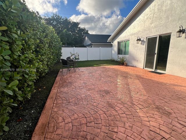 747 SW 6th St, Hallandale Beach, FL 33009