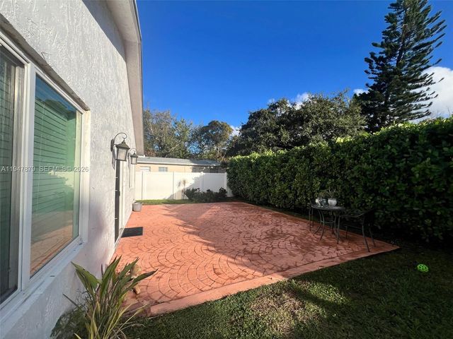 747 SW 6th St, Hallandale Beach, FL 33009