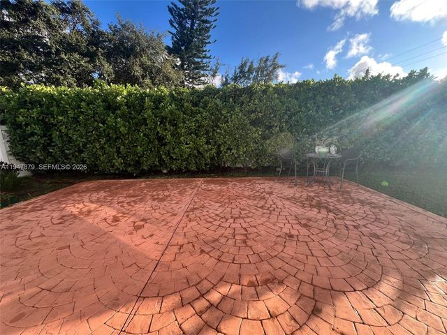 747 SW 6th St, Hallandale Beach, FL 33009