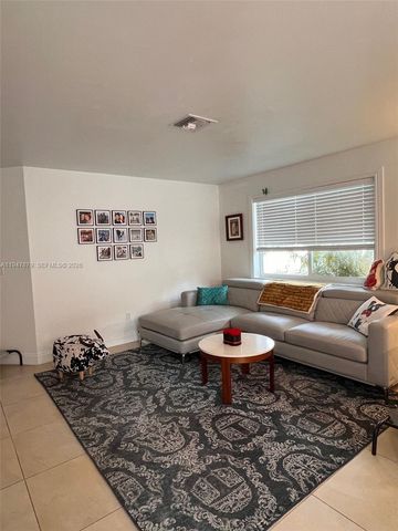 747 SW 6th St, Hallandale Beach, FL 33009