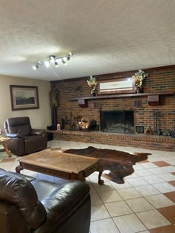 979 Walnut Grove School Road, Waynesburg, KY 40489